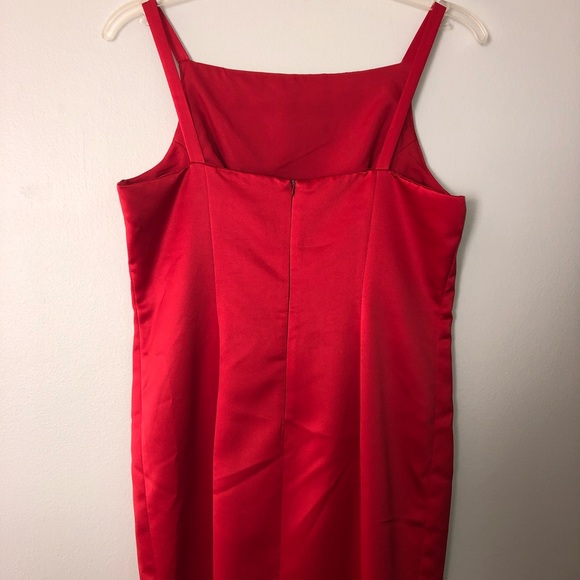 Beautiful Dress! - Picture 5 of 7